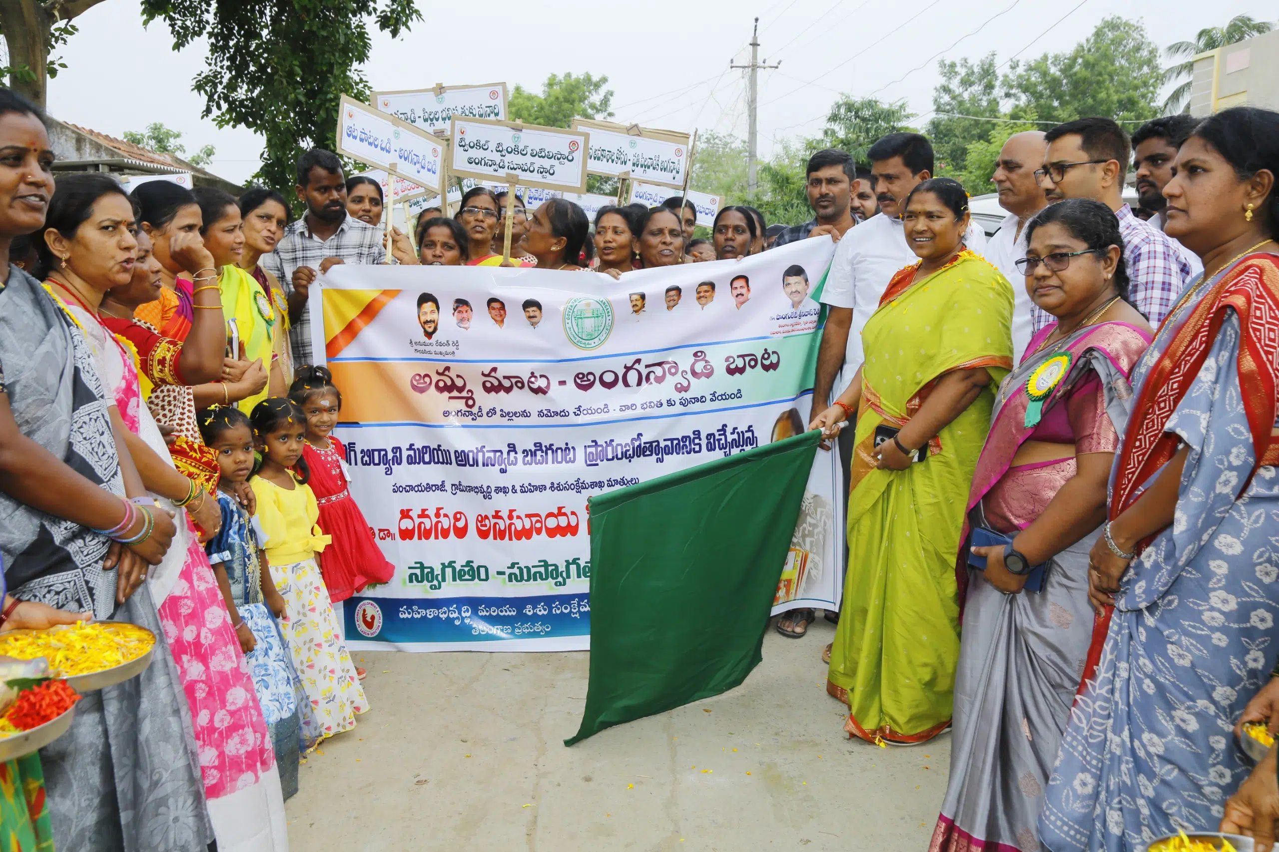 అంగన్వాడీ కేంద్రాలు పిల్లలతో కళకళలాడాలి