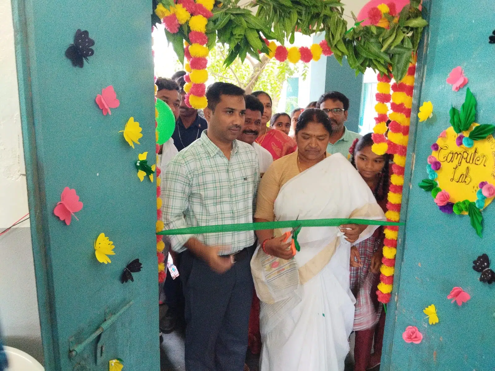 నూతన పరిజ్ఞానంతో విద్యార్థులకు విద్యాబోధన