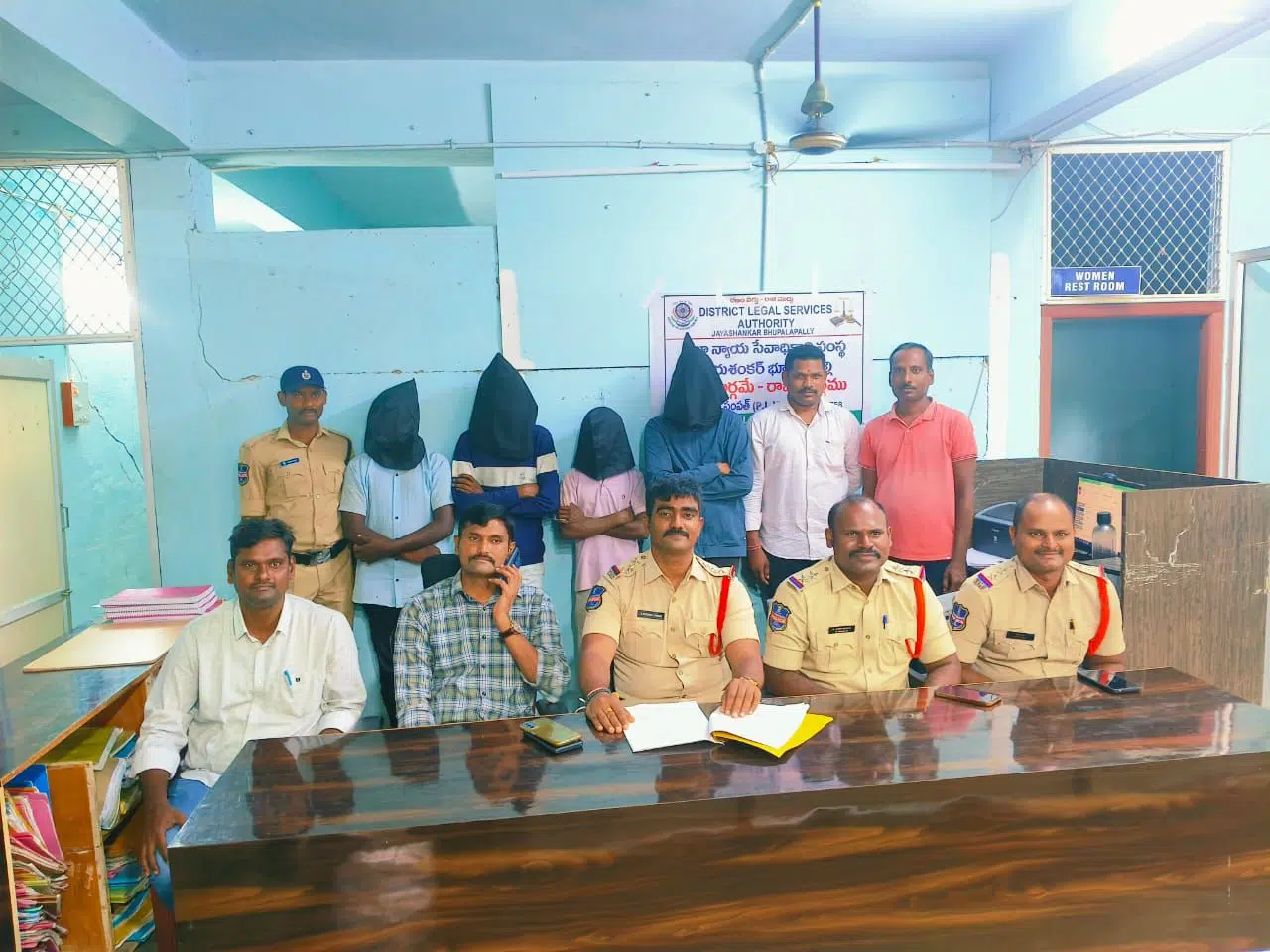 ప్రజలకు అందుబాటులో ఉంటూ మెరుగైన సేవలందించాలి