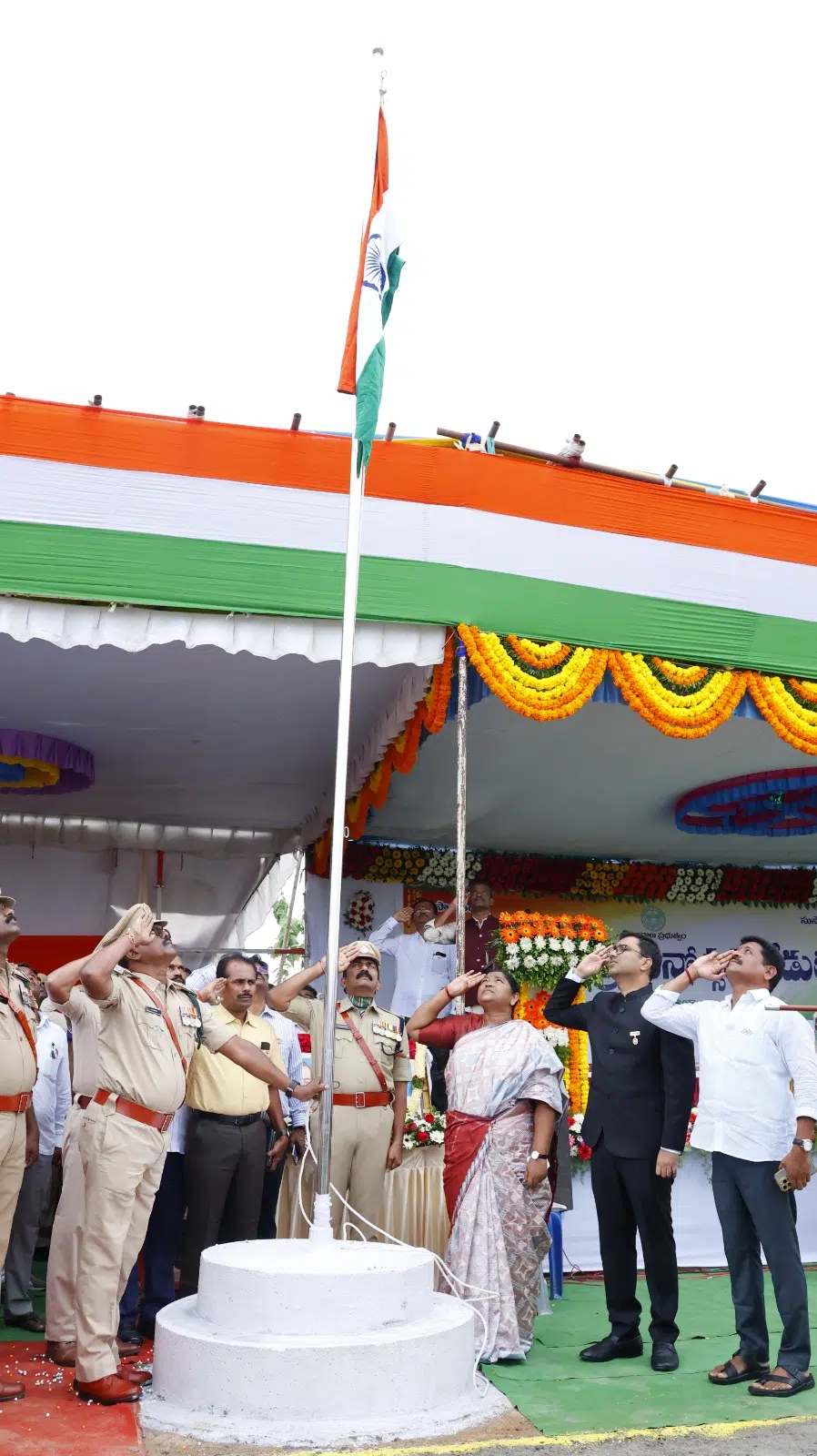 అభివృద్ధి పథంలో దూసుకెళ్తున్న ములుగు జిల్లా