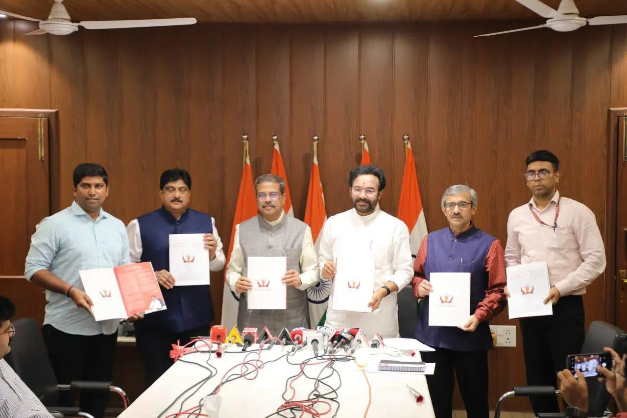 గిరిజన భాషలతో యూనివర్సిటీ లోగో ఆవిష్కరణ 