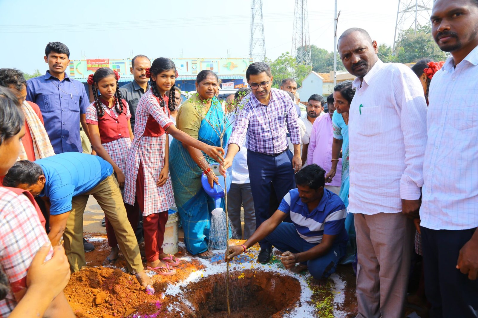 తాడ్వాయి మండలంలో పర్యటించిన మంత్రి సీతక్క 