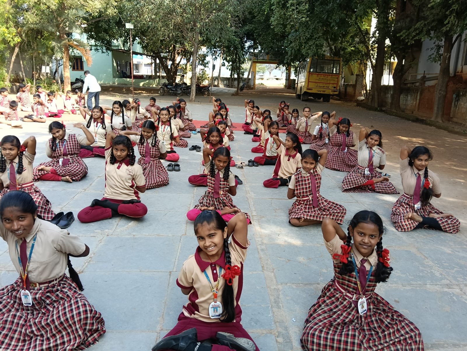 బ్రిలియంట్ గ్రామర్ హై స్కూల్ లో యోగా శిక్షణ 