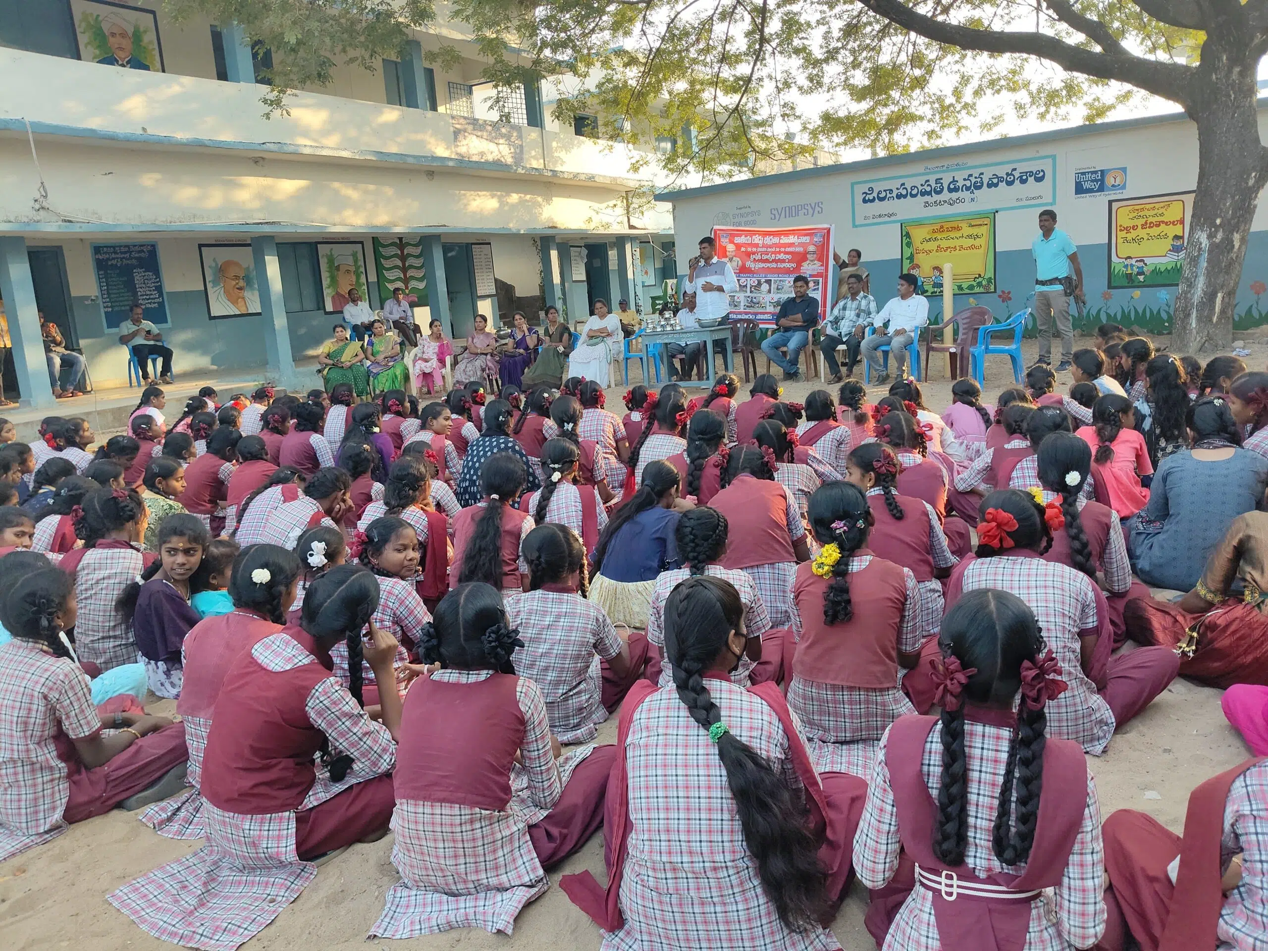 ట్రాఫిక్ రూల్స్ పై విద్యార్థులకు అవగాహన