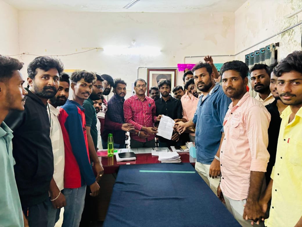 క్రీడా స్థలం మంజూరు చేయాలని తాసిల్దార్ కు వినతిపత్రం అందజేత