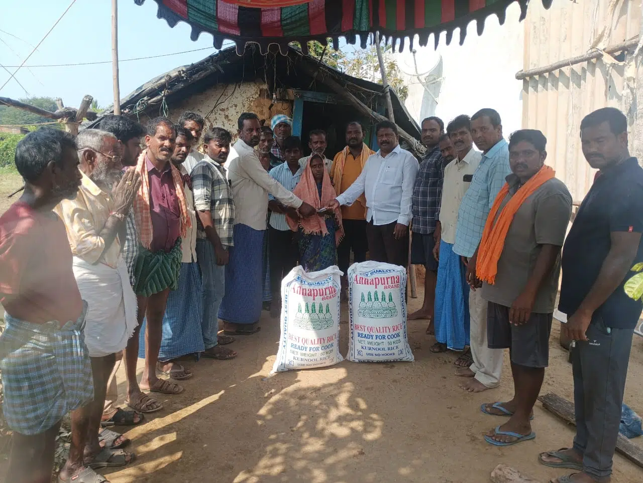 మృతిని కుటుంబానికి ఆర్థిక సహాయం 