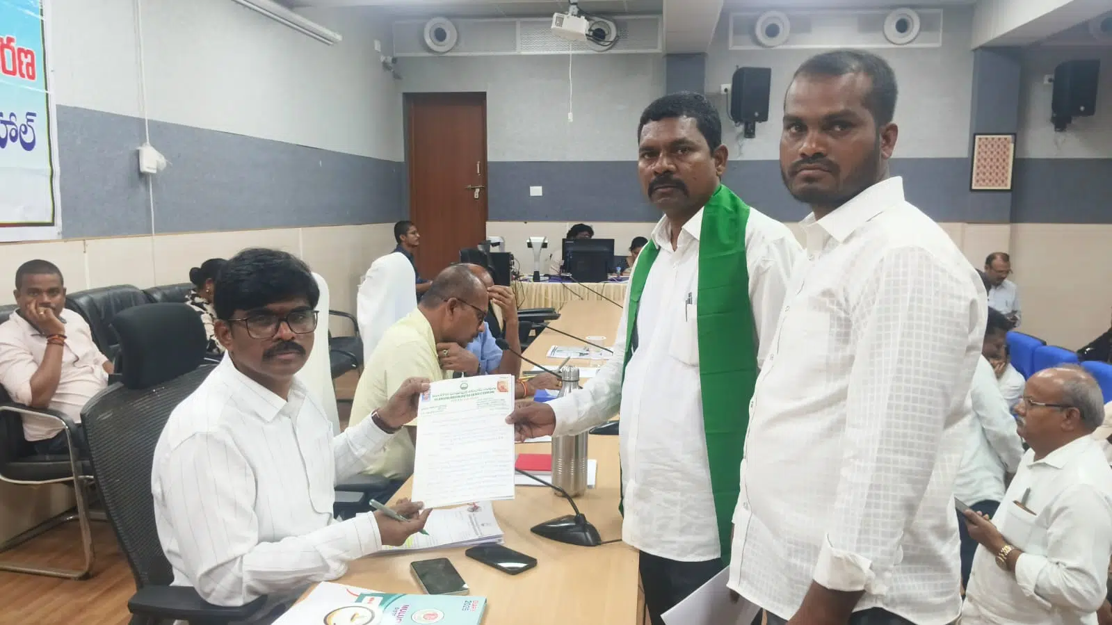 వెంకటాపురంలో ప్రభుత్వ భూముల కబ్జాను అరికట్టాలి