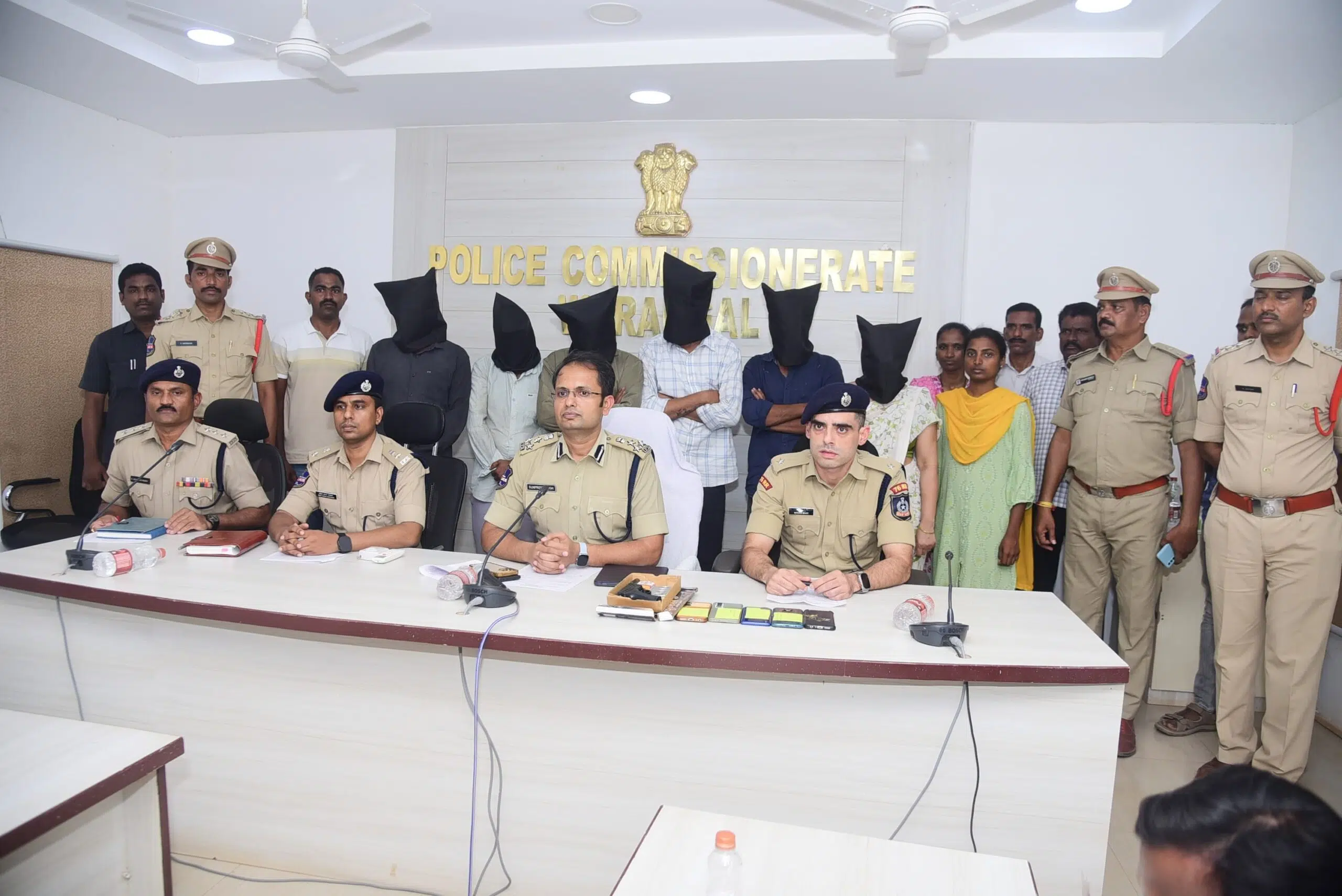 సస్పెండ్‌ చేయించాడనే ఆక్రోషంతో యువకుడి దారుణ హత్య