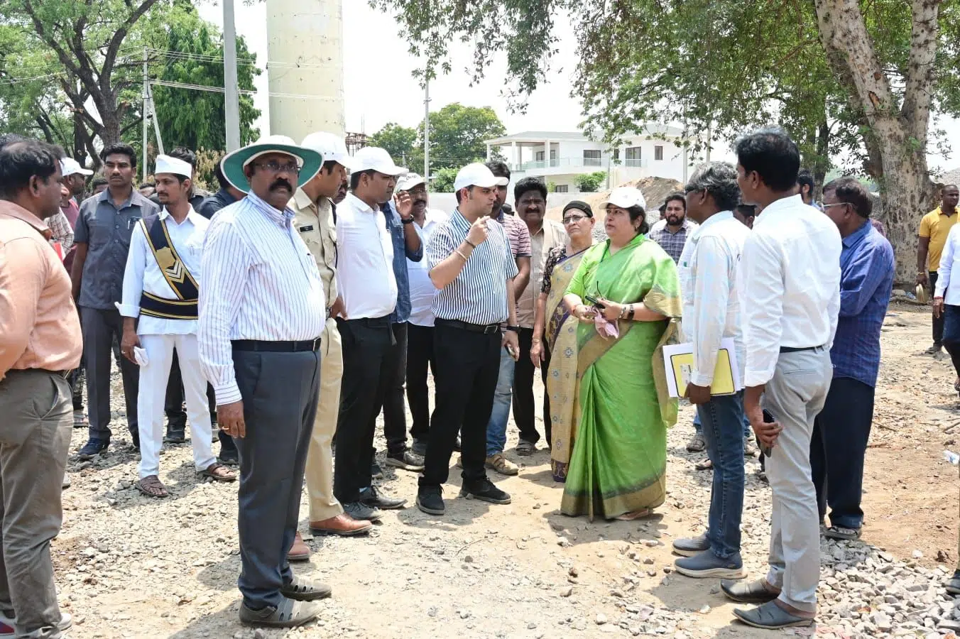 కాలేశ్వరంలో అభివృద్ధి పనుల కు మే 10 డెడ్ లైన్