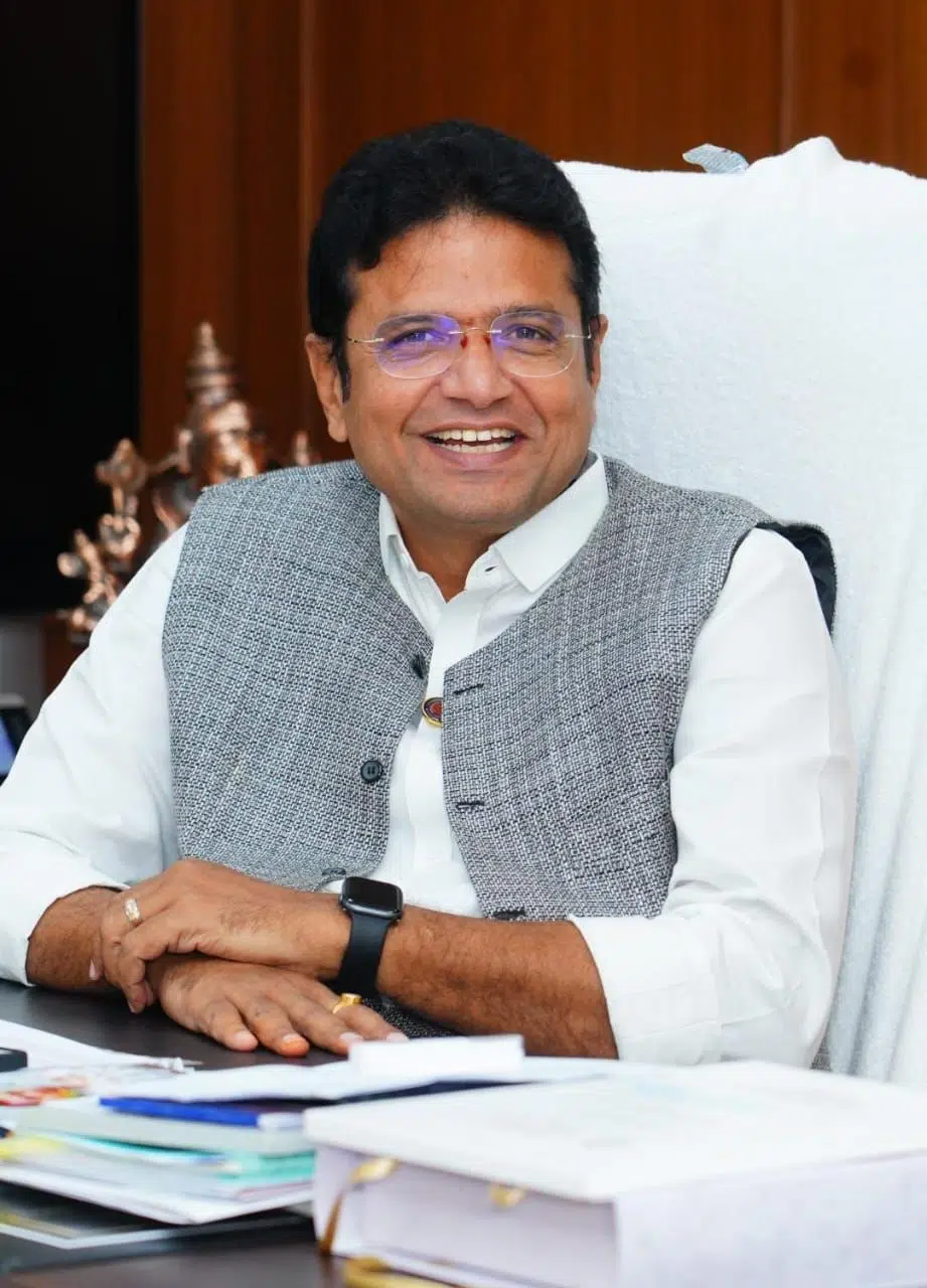 సరస్వతి పుష్కరాలపై కాలేశ్వరంలో మంత్రి సమీక్ష సమావేశం