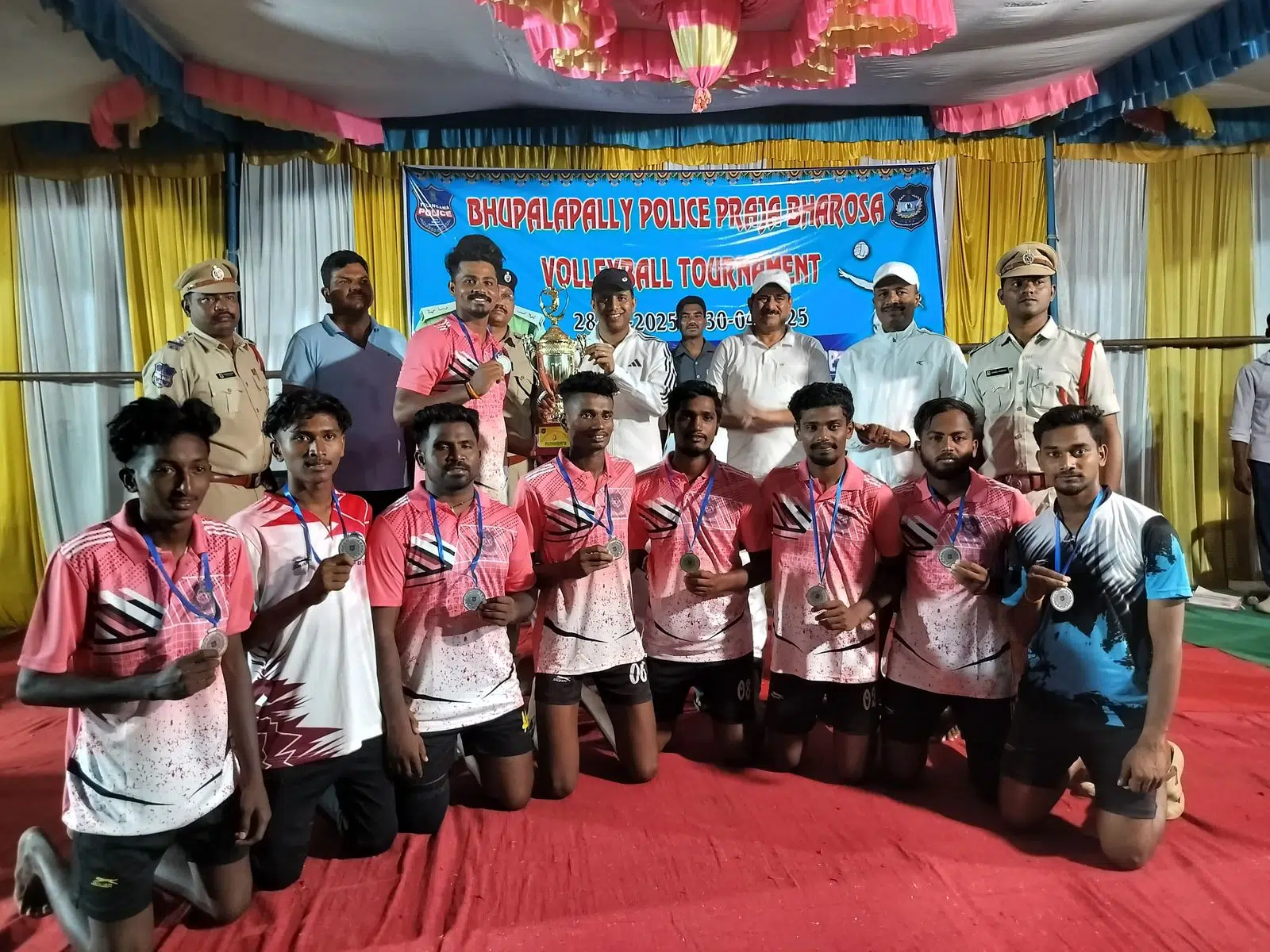 ఘనంగా ముగిసిన అంతర్రాష్ట్ర సరిహద్దు ప్రజా భరోసా వాలీబాల్ టోర్నమెంట్