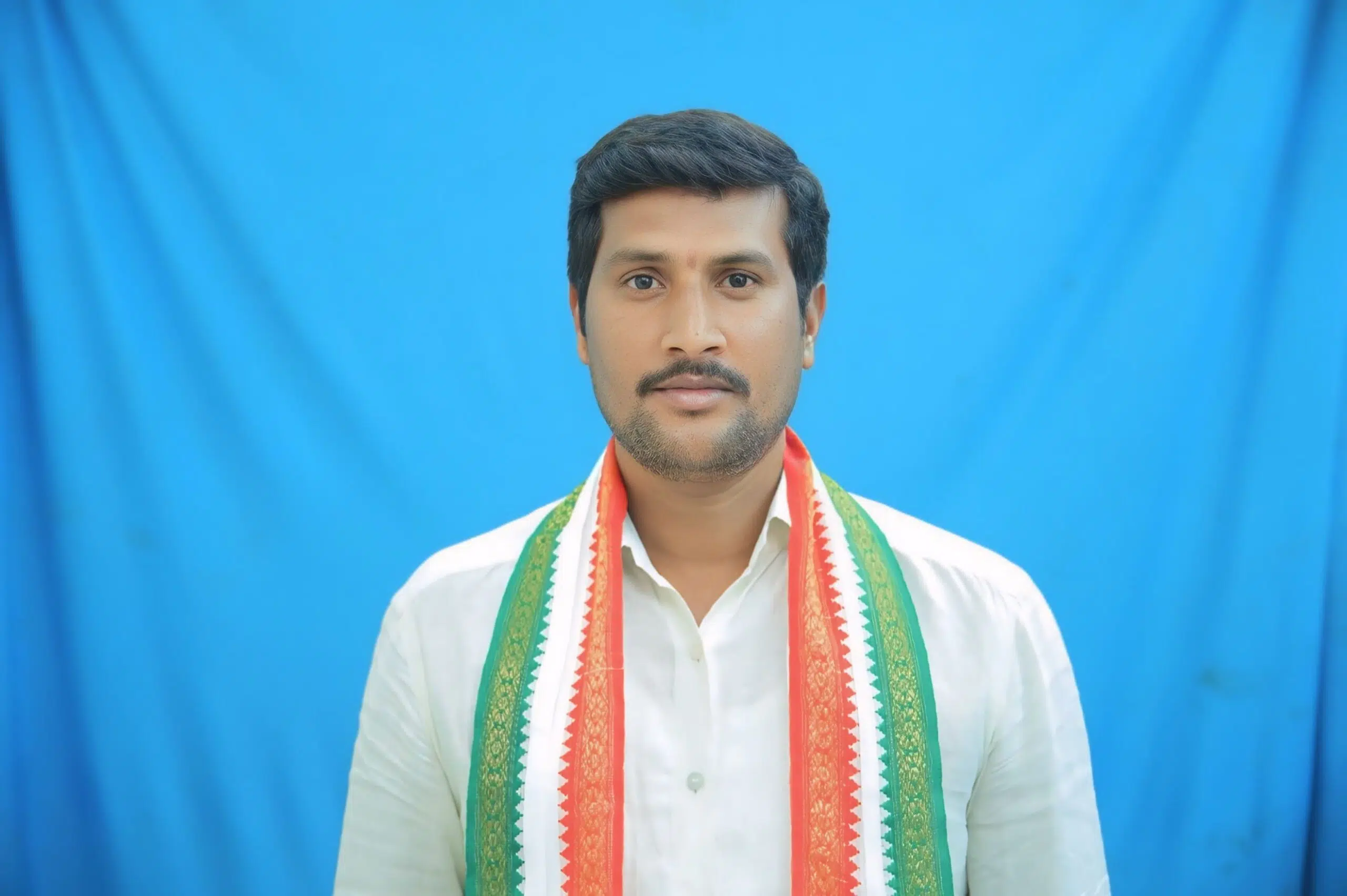 సినీ నటుడు హీరో విజయ్ దేవరకొండను వెంటనే అరెస్టు చేయాలి