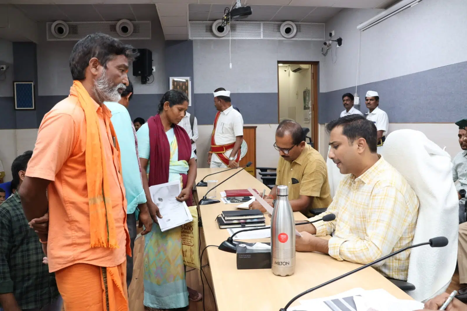 ప్రజావాణి దరఖాస్తులు త్వరితగతిన పరిష్కరించాలి