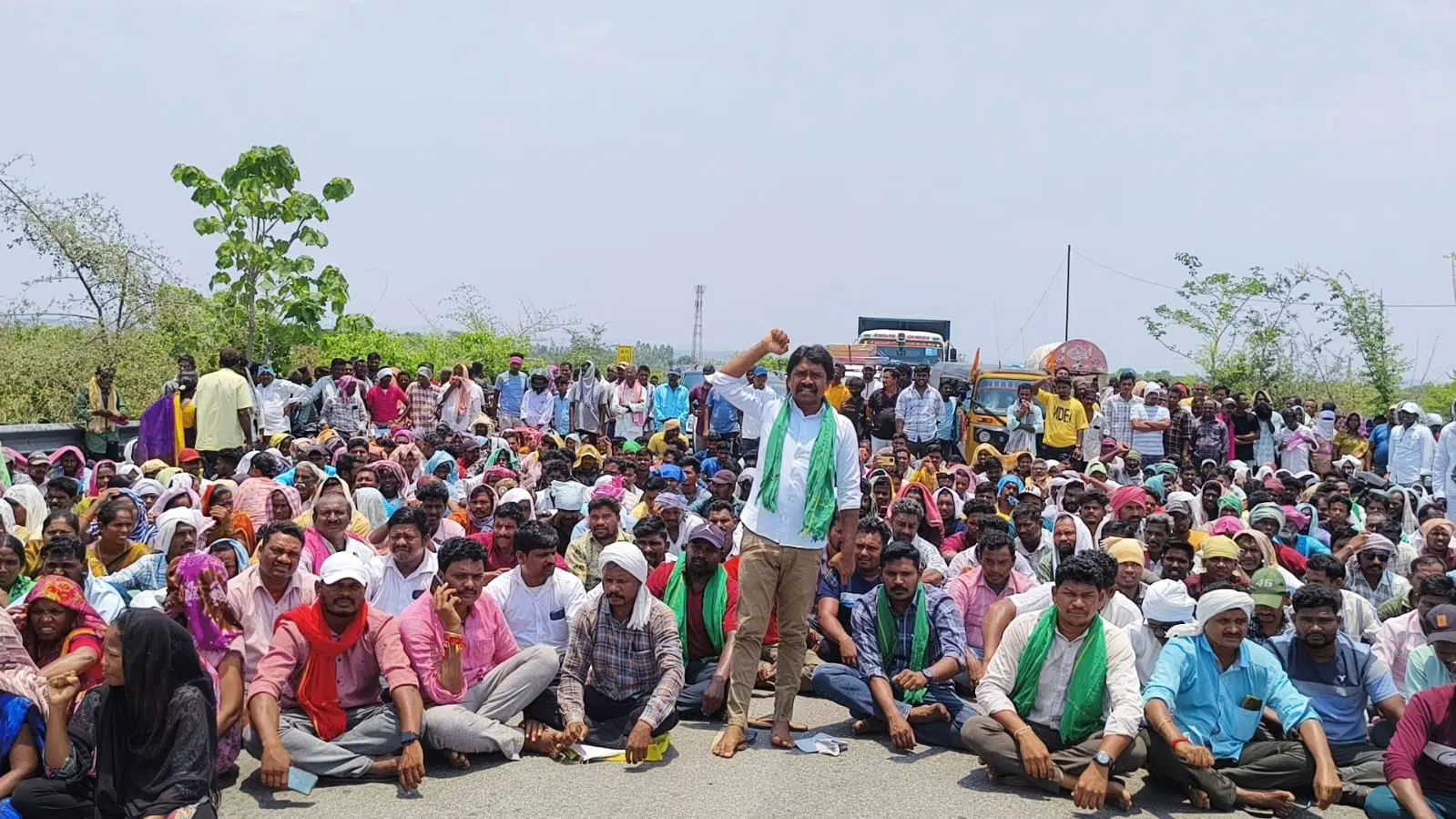 మొక్కజొన్న రైతులకు న్యాయం చేయకుంటే.. ప్రగతి భవన్ ను ముట్టడి చేస్తాం...