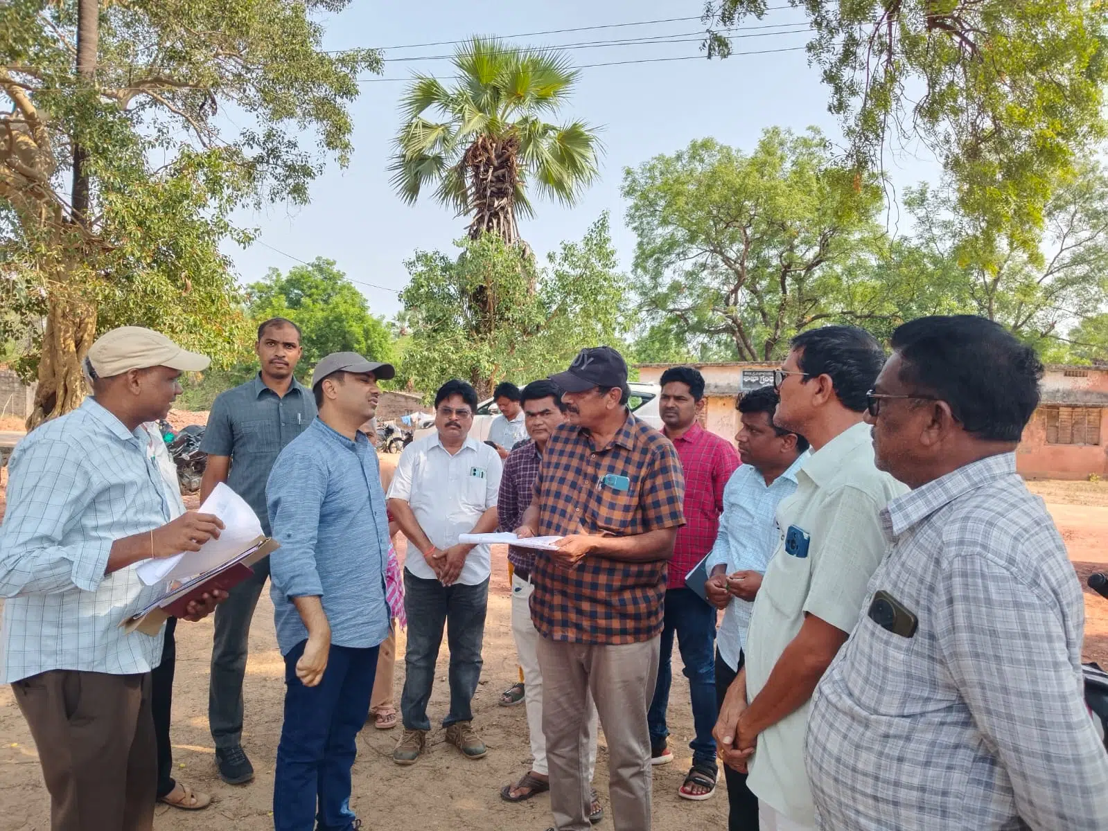వెంకటాపురంలో మంత్రి పర్యటన ఏర్పాట్లను పరిశీలించిన కలెక్టర్