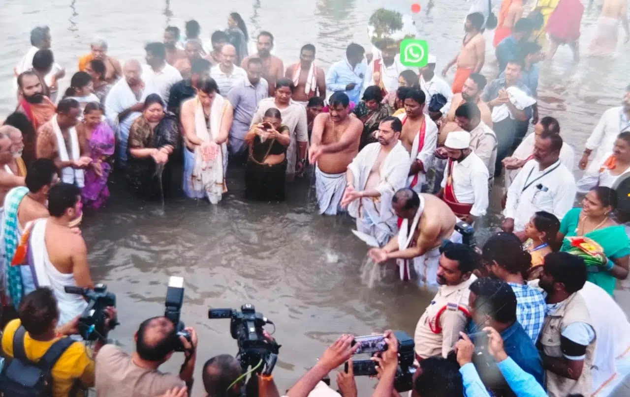 Kaleshwaram | సరస్వతి నదికి ప్రత్యేక పూజలతో పుష్కరాలు ప్రారంభం