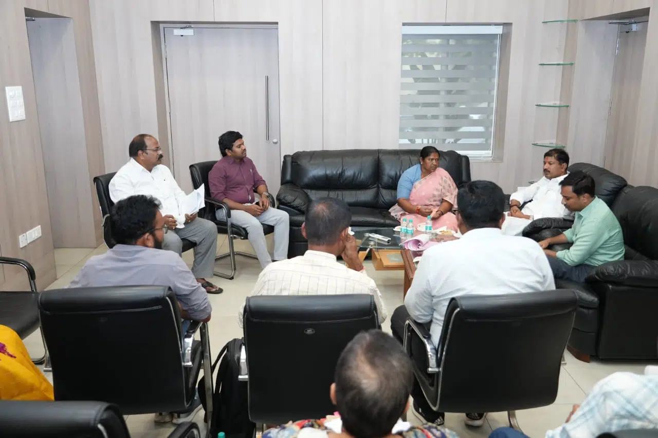Minister Sitakka| సీడ్ కంపెనీ ప్రతినిధులను హెచ్చరించిన మంత్రి సీతక్క