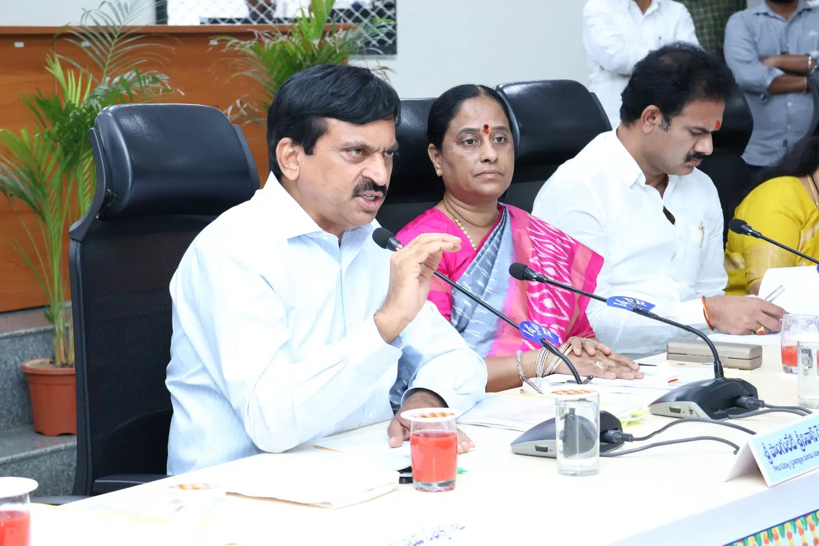 నకిలీ విత్తనాలు, ఎరువుల అరికట్టేందుకు కఠిన చర్యలు చేపట్టాలి