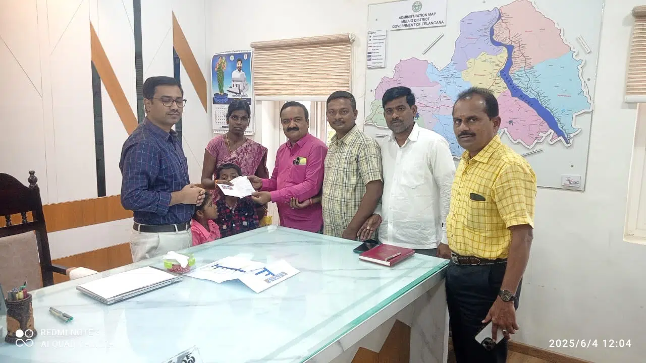 జర్నలిస్టు కుటుంబానికి ఆర్థిక సాయం అందించడం అభినందనీయం