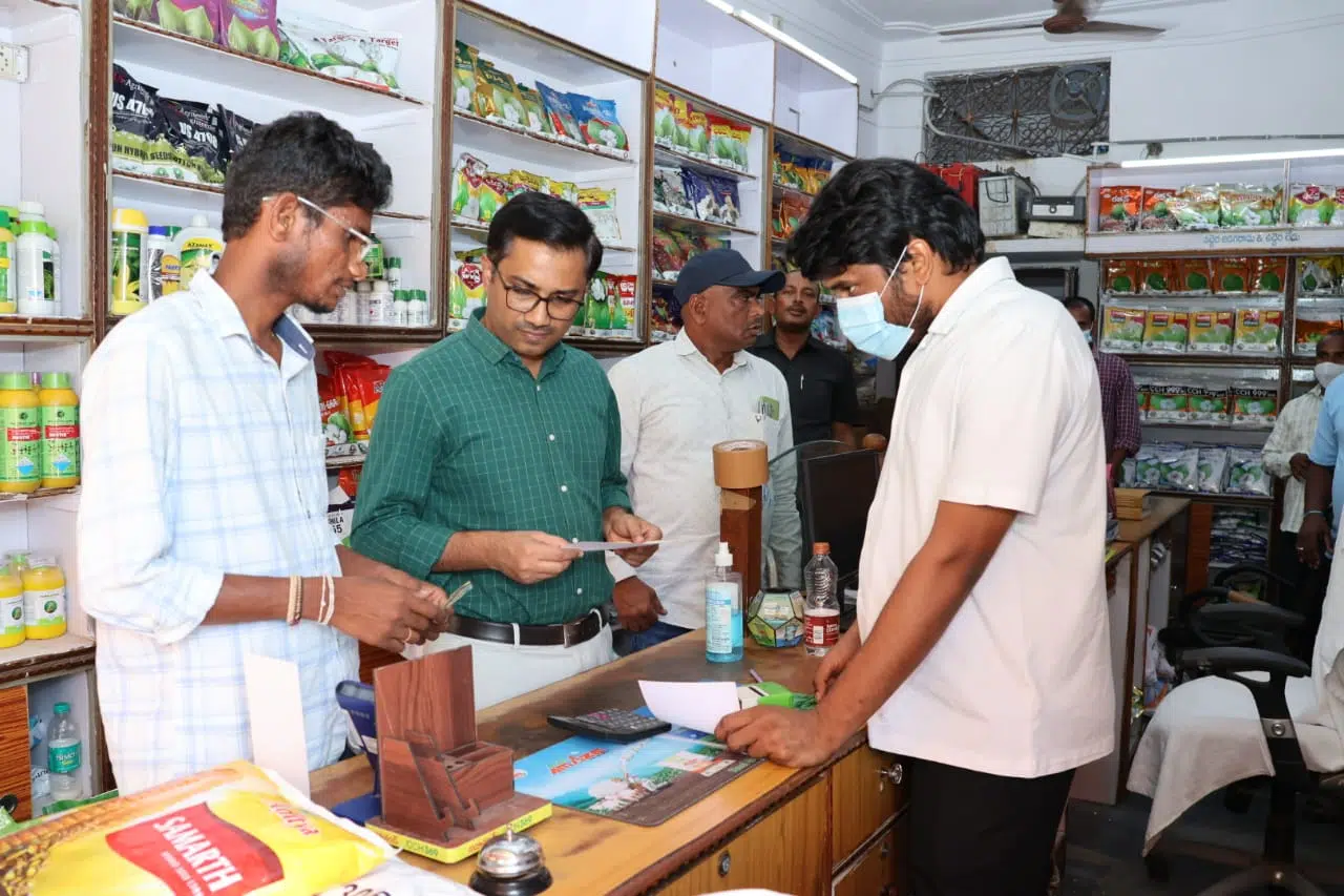 నాణ్యమైన విత్తనాలు, ఎరువులు,పురుగు మందులు అందుబాటులో ఉంచాలి