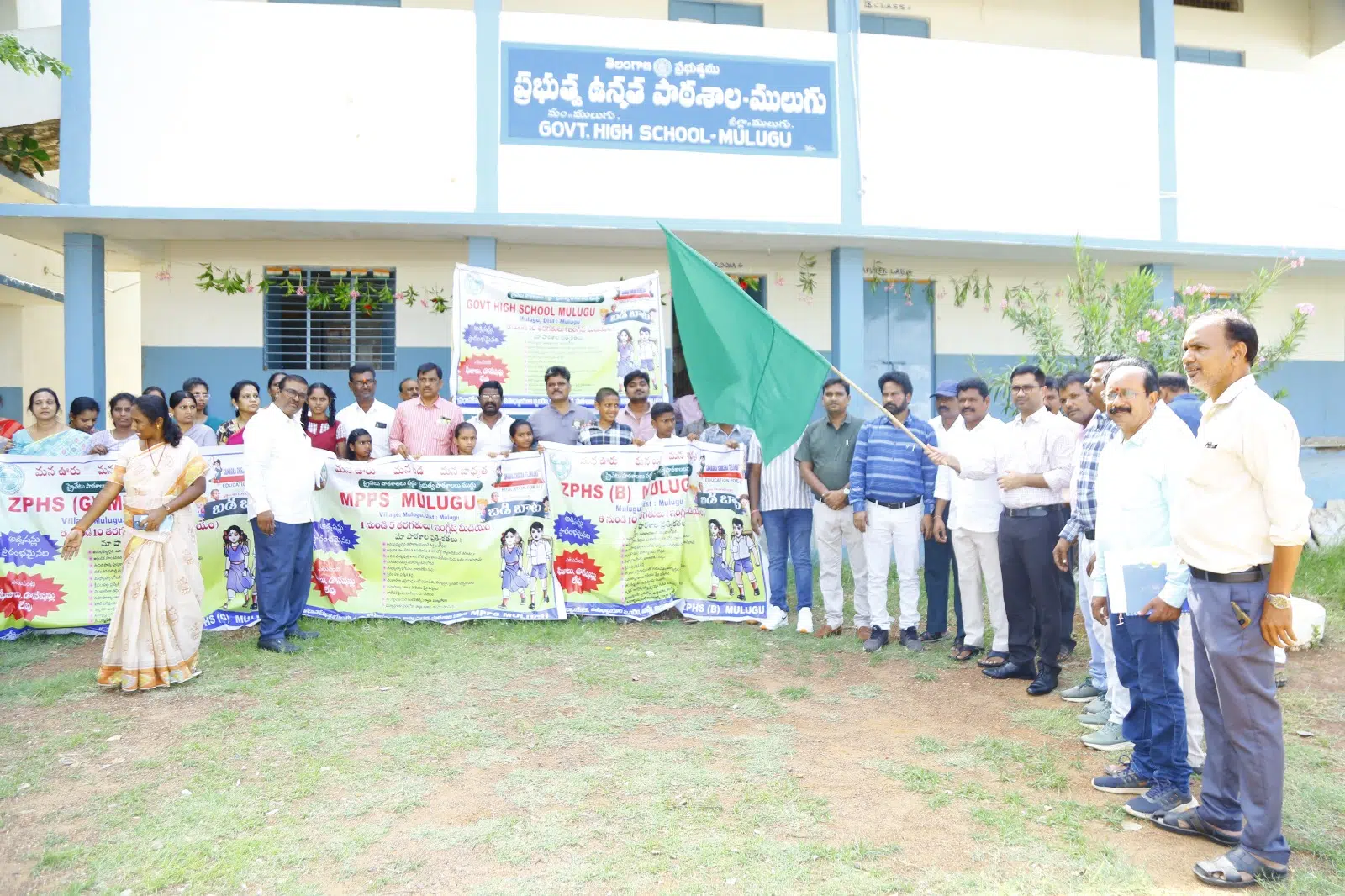 ప్రభుత్వ పాఠశాలల్లో విద్యార్థుల నమోదును పెంచాలి