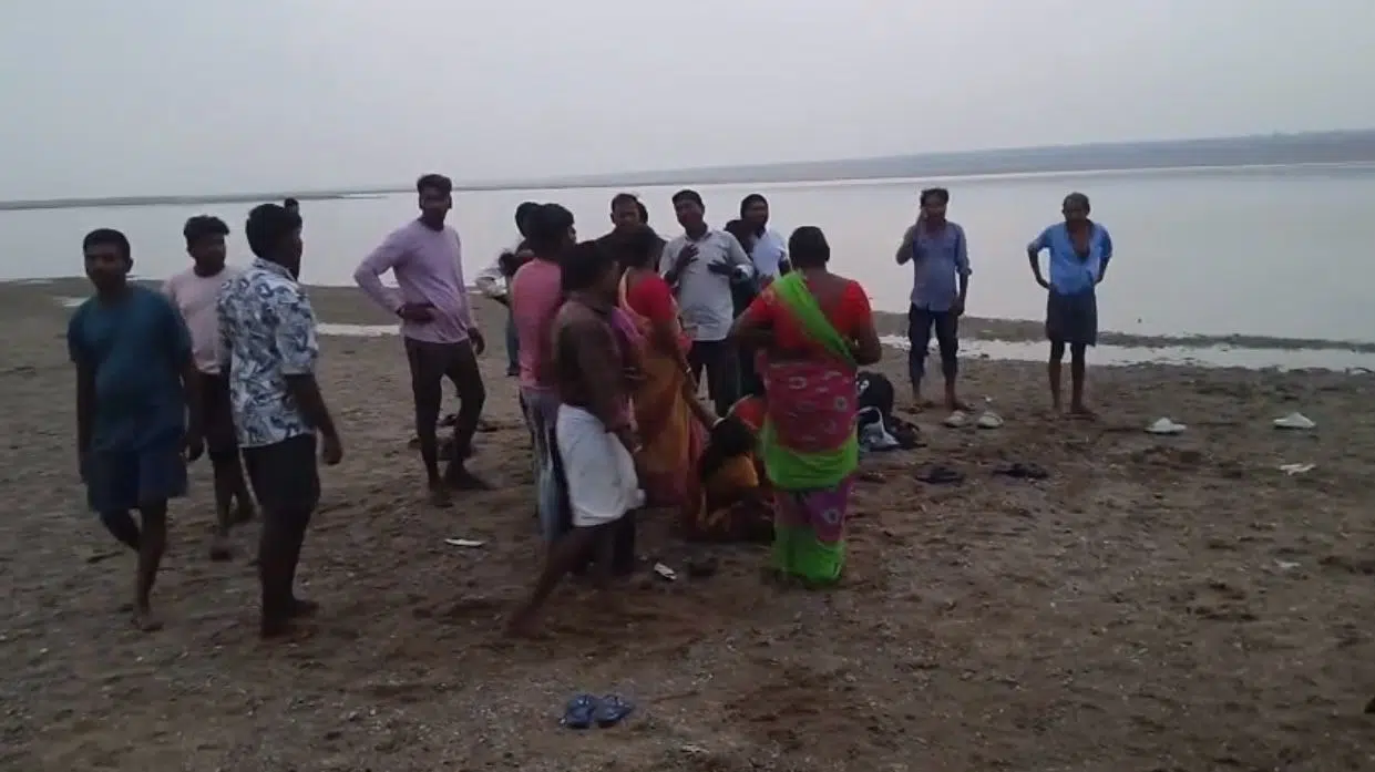 మేడిగడ్డ బ్యారేజీ లో ఆరుగురు యువకుల గల్లంతు