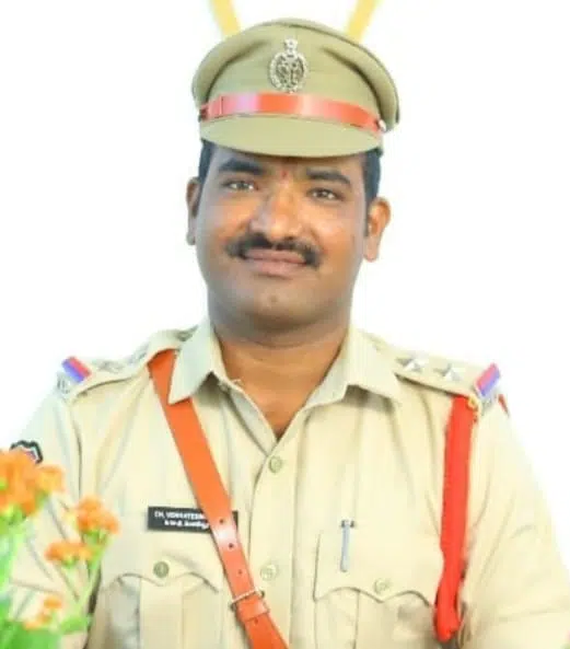 ప్రతీ ఒక్కరూ ట్రాఫిక్ నిబంధనలు పాటించాలి