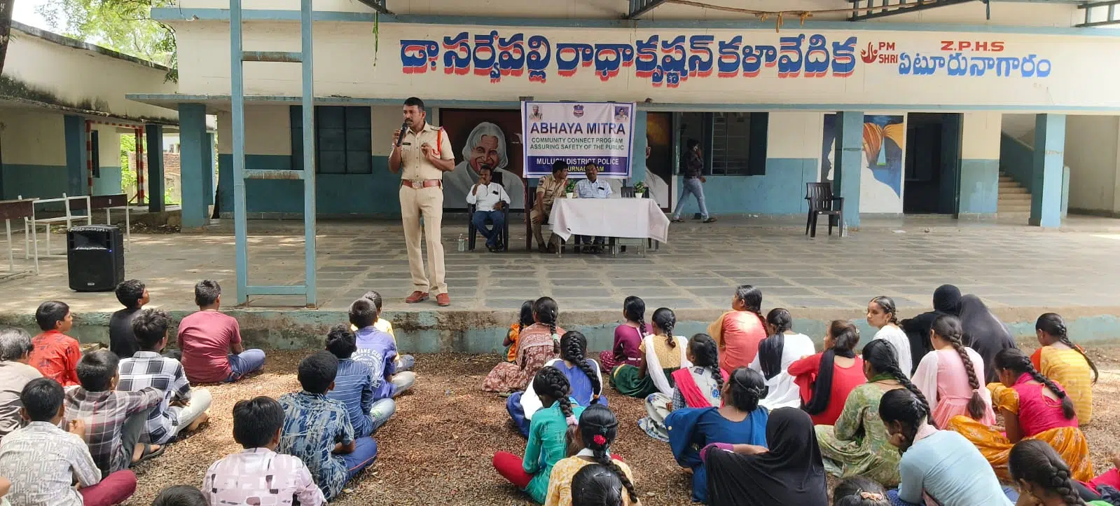 ఫోక్సో చట్టాలపై అవగాహన కల్పించిన సీఐ శ్రీనివాస్