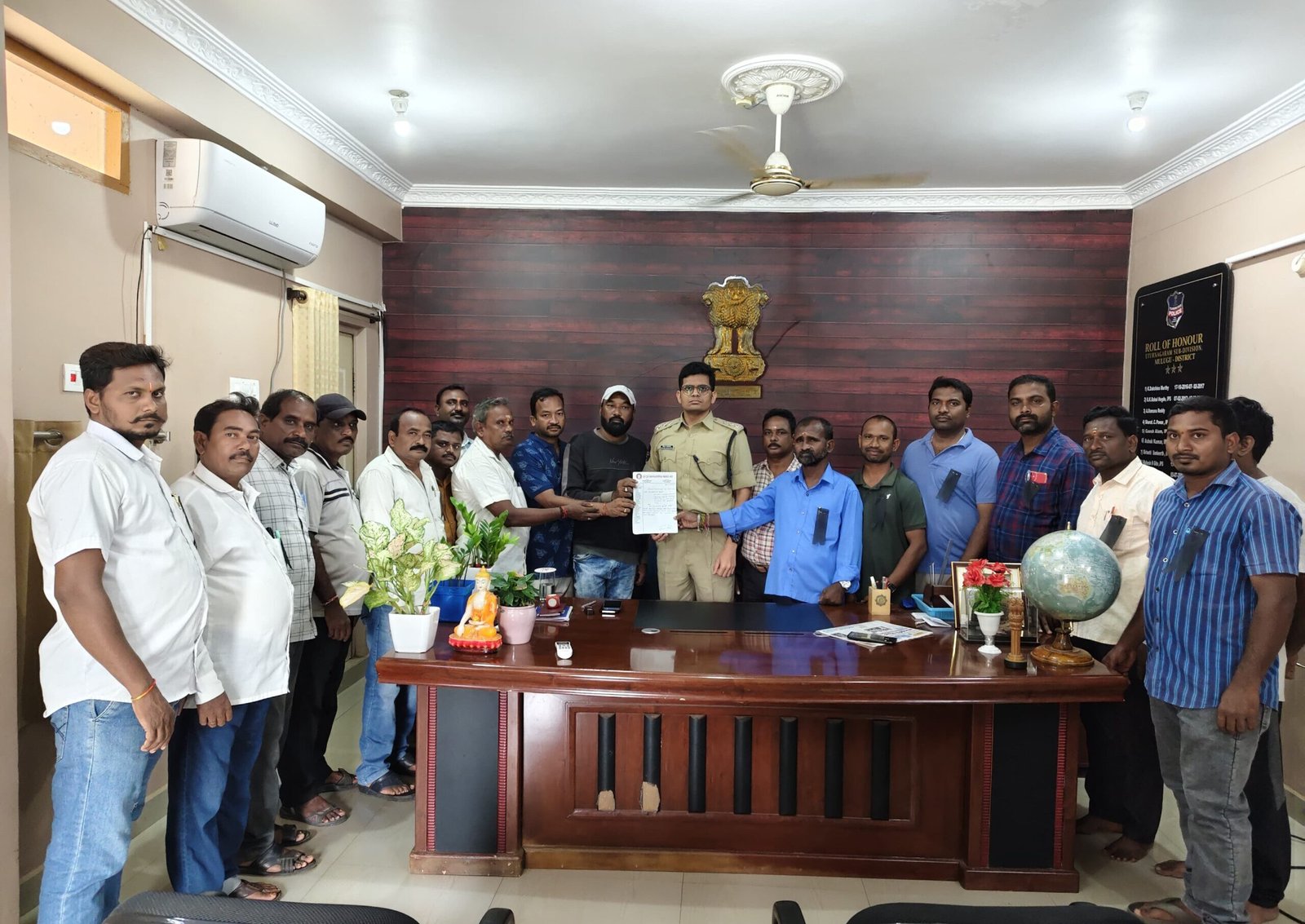 తాడ్వాయి విలేకరిపై దాడిని ఖండించిన ఏటూరునాగారం జర్నలిస్టులు