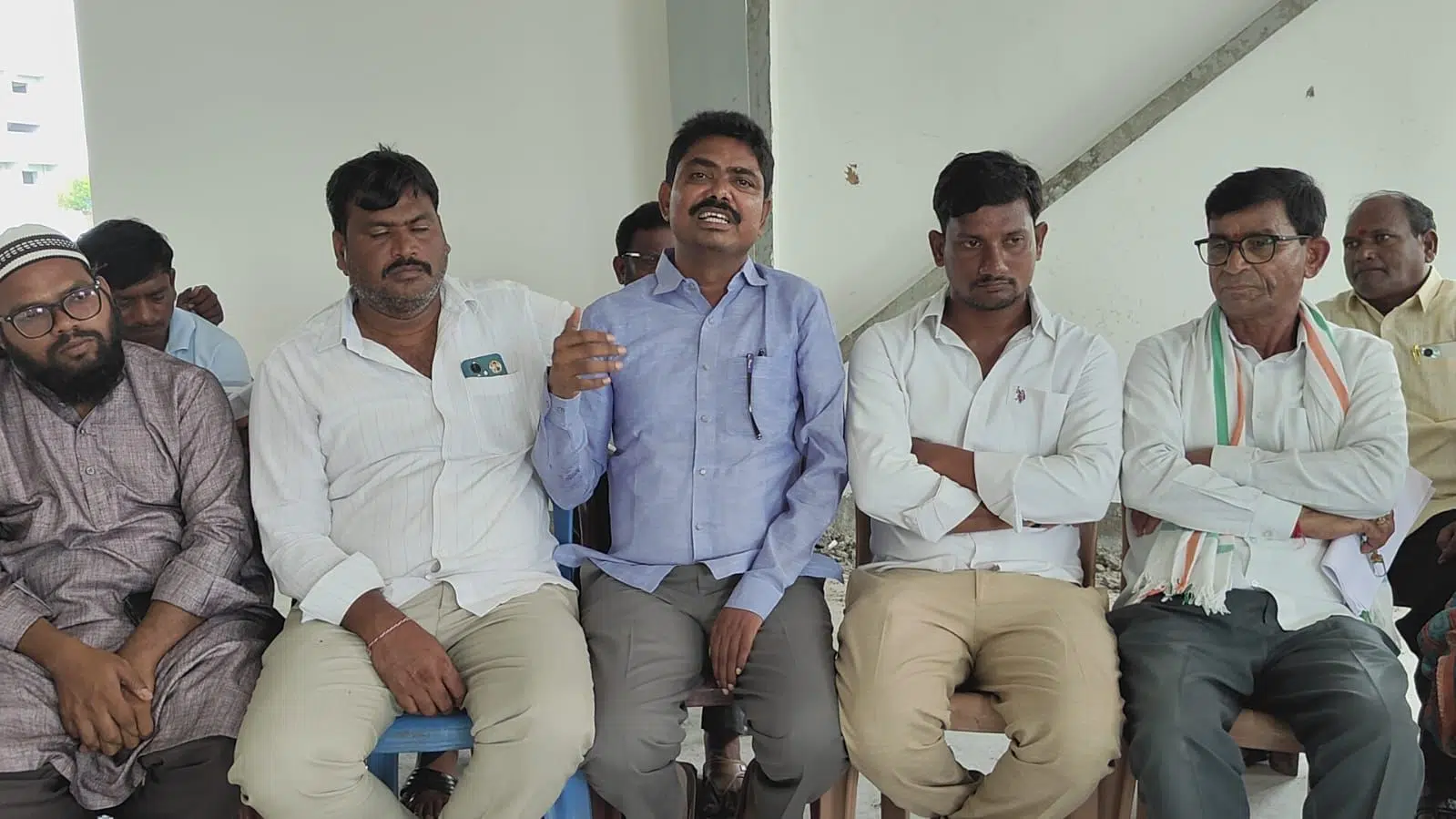 కపట నాటకాలతో తప్పిదాలను కప్పిపుచ్చే ప్రయత్నం