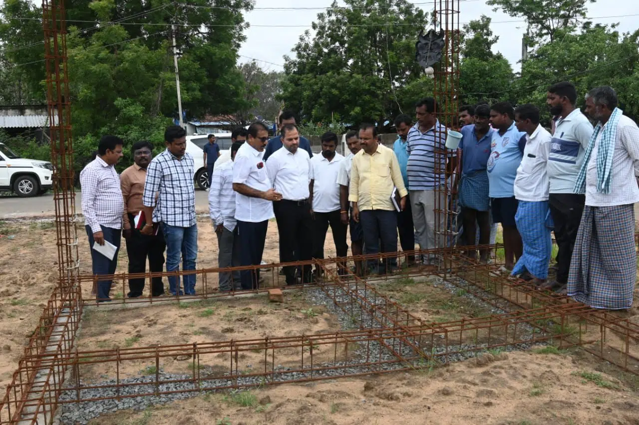 ఇందిరమ్మ ఇళ్ల నిర్మాణంలో వేగం పెంచాలి