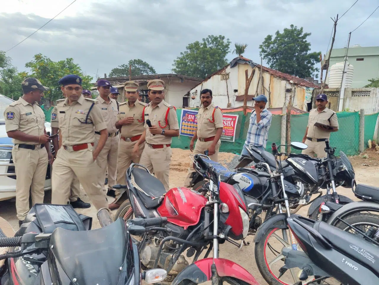 పోలీసుల వాహన తనిఖీల్లో 72 వాహనాలు సీజ్