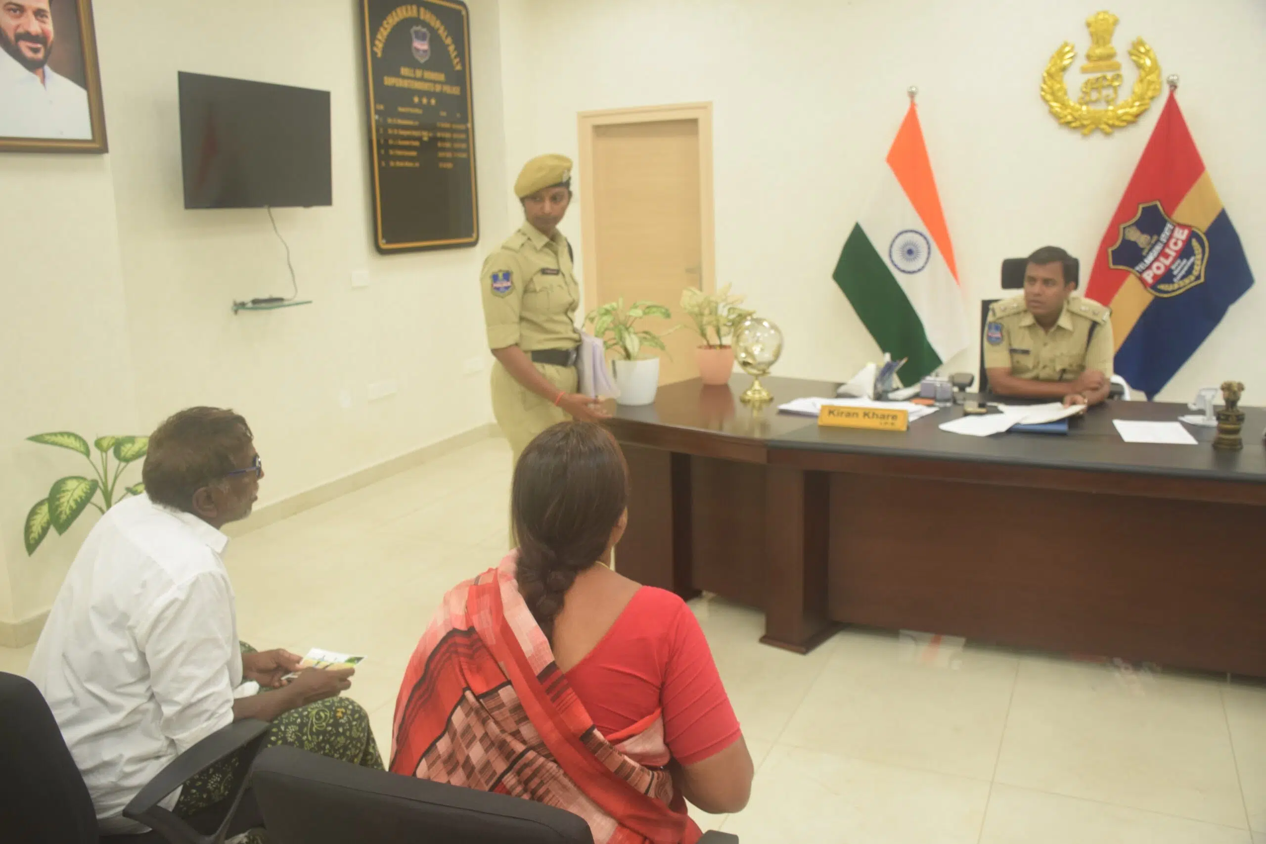 ప్రజల సమస్యల పరిష్కారానికి పోలీసు శాఖ కృషి చేయాలి