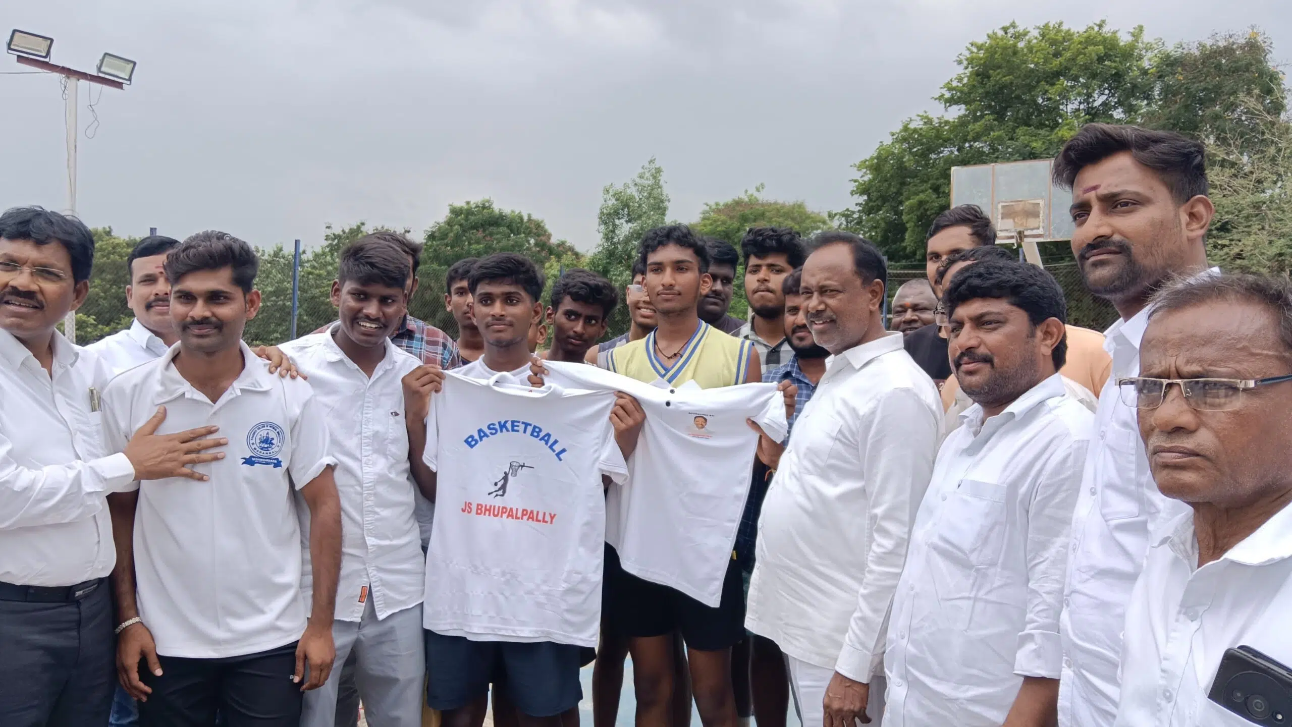 యువత చదువుతో పాటు క్రీడల్లో రాణించాలి