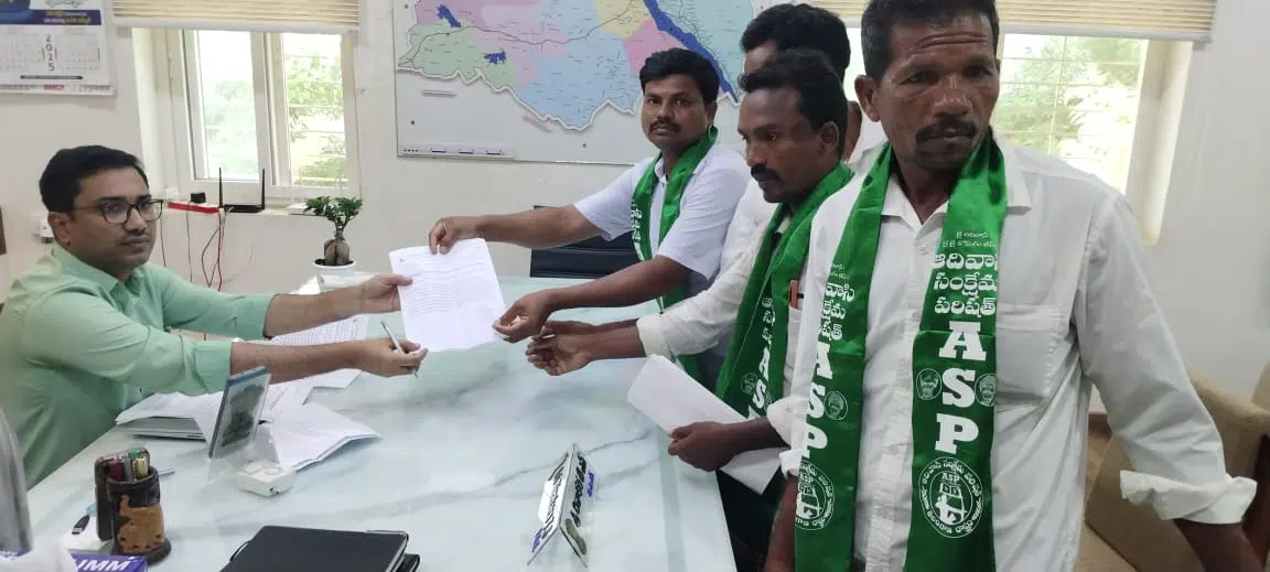 షెడ్యూల్డ్ ప్రాంతాల సమస్యలు పరిష్కరించాలి