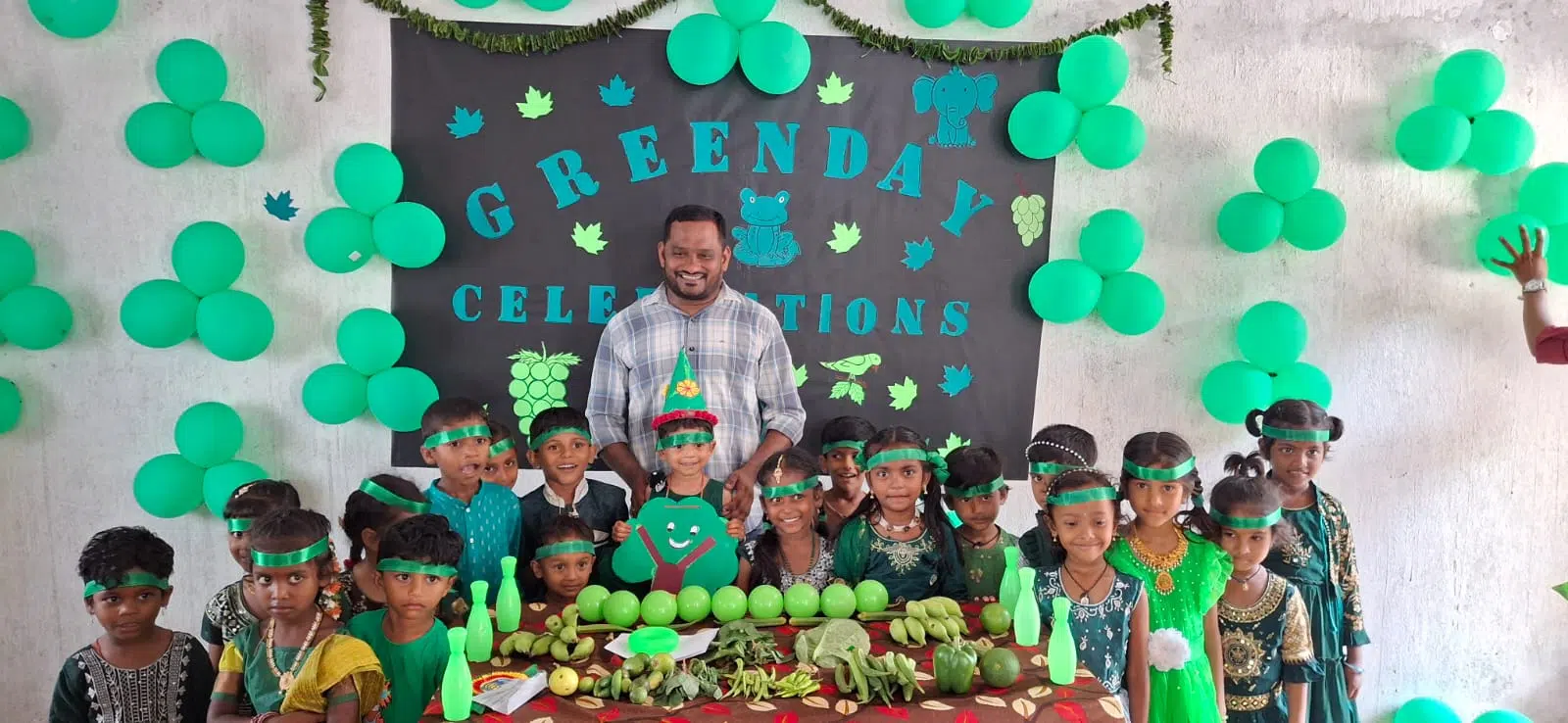 బ్రిలియంట్ స్కూల్‌లో వైభవంగా గ్రీన్ డే