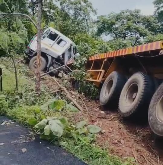 టేకులగూడెం బోడగుట్ట వద్ద లారీ ప్రమాదం