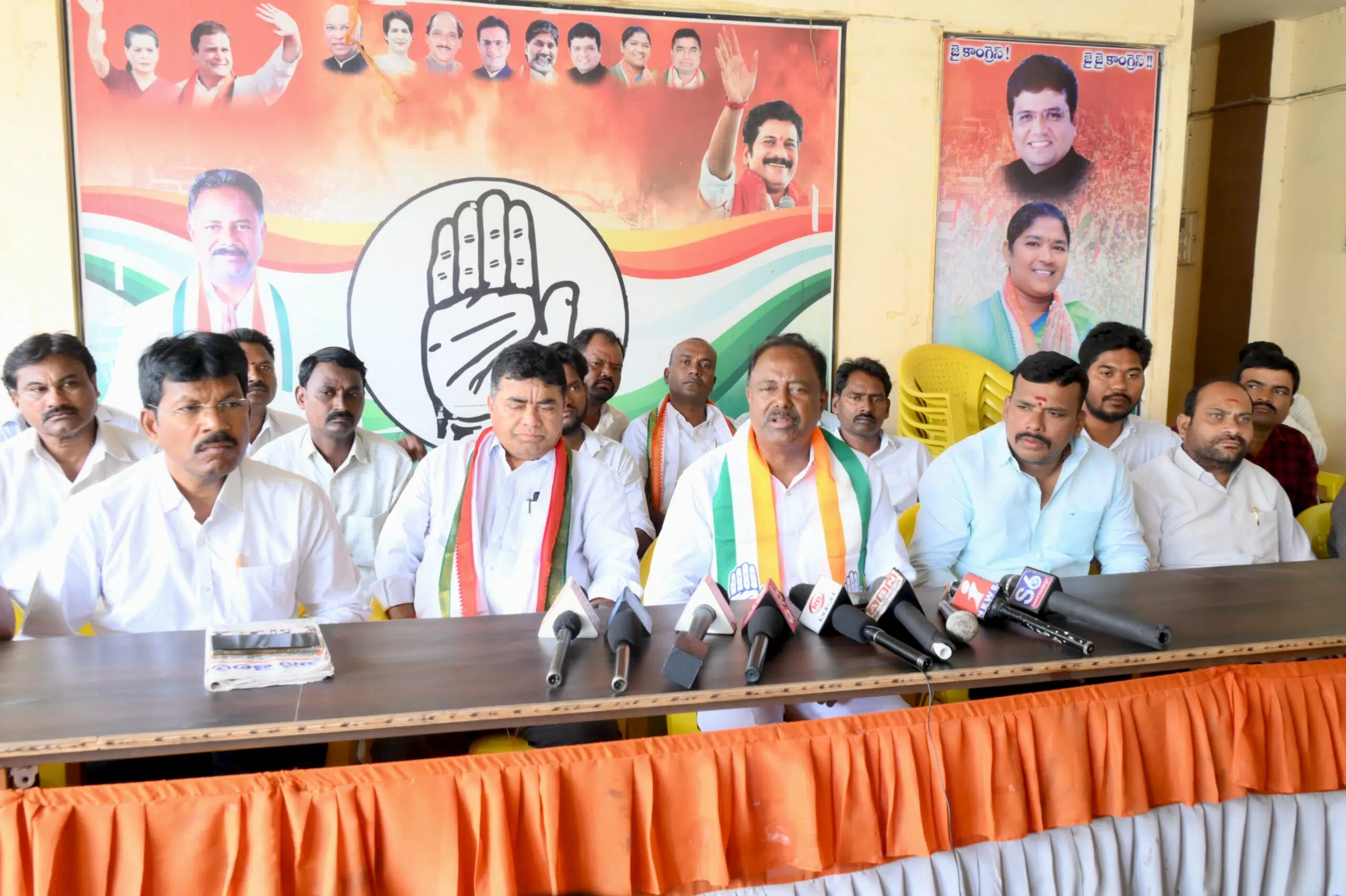 మంత్రుల పర్యటనను విజయవంతం చేయండి
