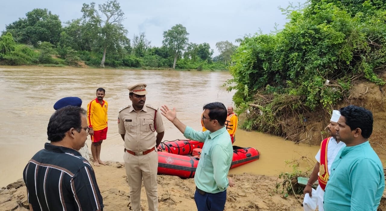 గోదావరి వరదల పట్ల ప్రజలు, అధికారులు అప్రమత్తంగా ఉండాలి 