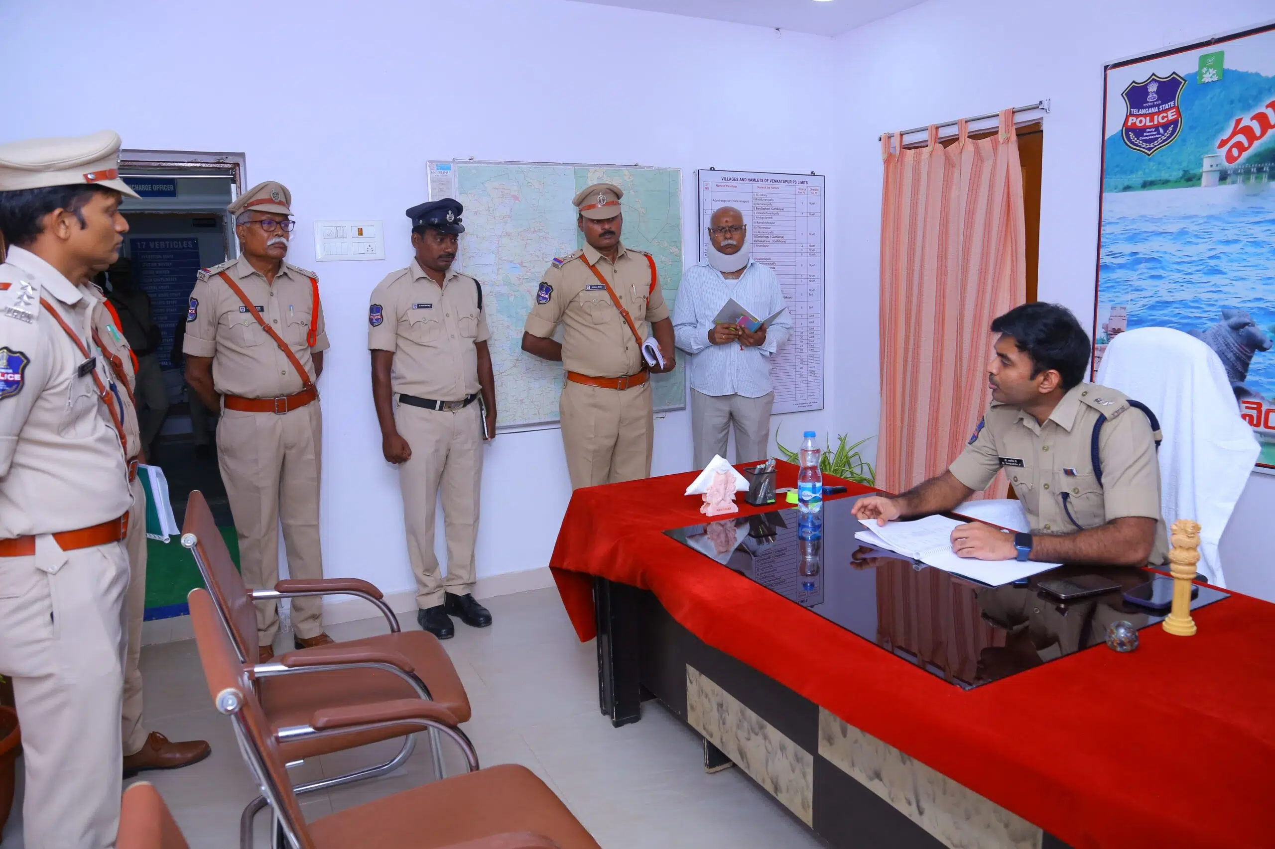 వెంకటాపూర్ పోలీస్ స్టేషన్ తనిఖీ చేసిన ఎస్పీ శబరీష్ 