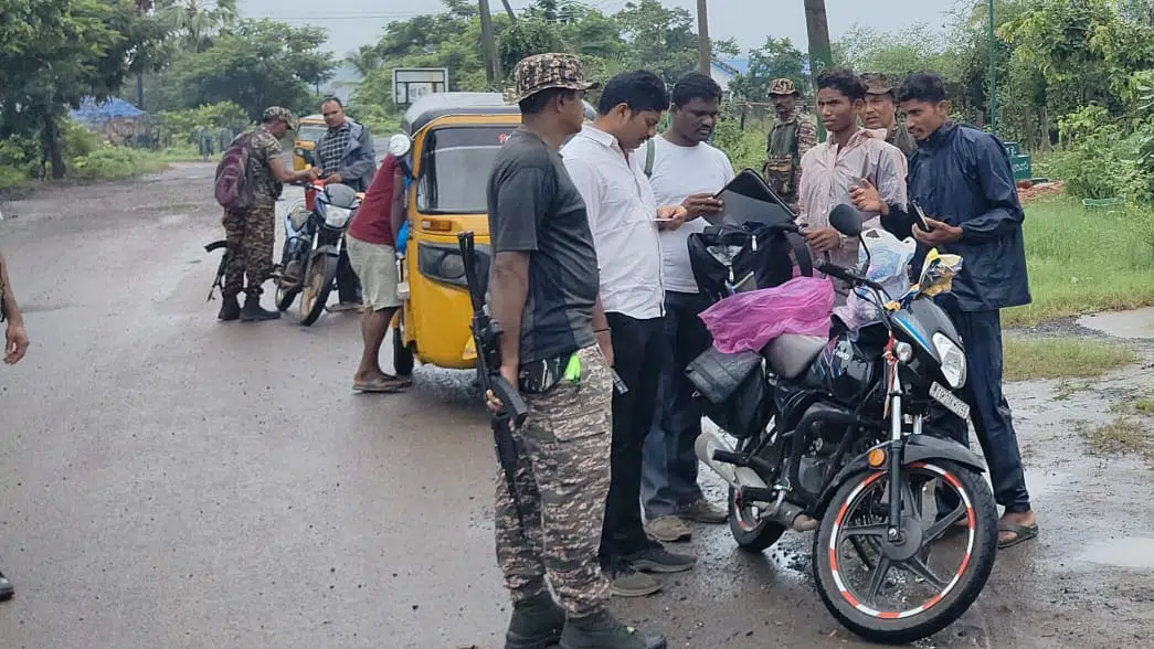 విస్తృతంగా వాహనాల తనిఖీలు