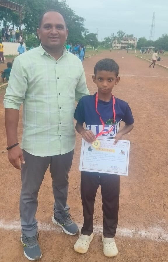 గోల్డ్ మెడల్ సాధించిన చిన్నబోయినపల్లి ఆశ్రమ విద్యార్థి సందీప్