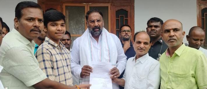 తెలంగాణ విద్యార్థులకు స్థానిక కోటా కల్పించాలి