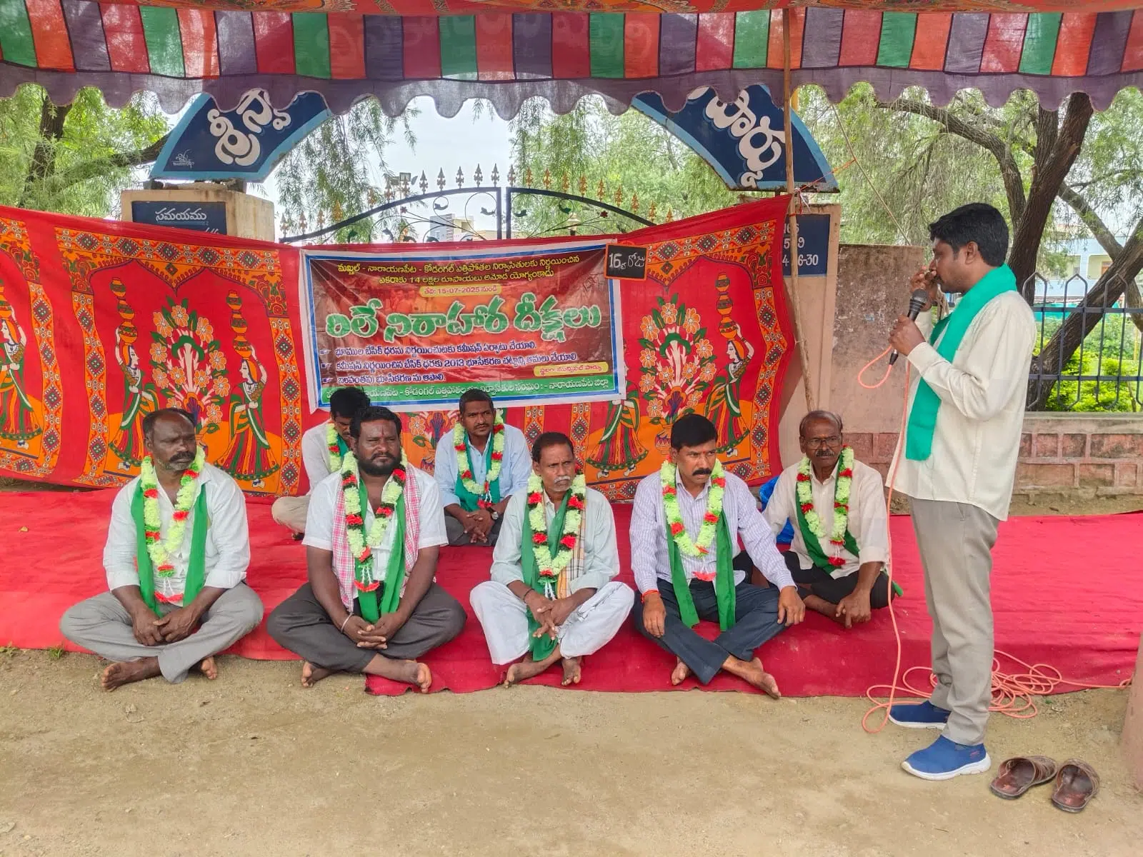 భూ నిర్వాసితులకు న్యాయం చేయాలి