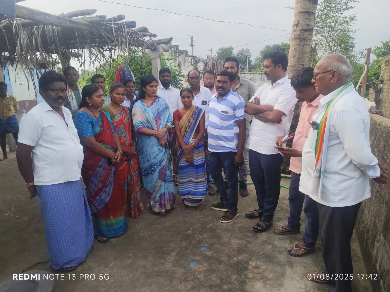 మృతుల కుటుంబాలకు మార్కెట్ కమిటీ చైర్మన్ తిరుమల సమ్మయ్య పరామర్శ