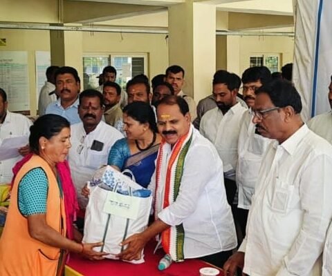 మున్సిపల్ కార్మికులకు ఉచిత కిట్ల పంపిణీ