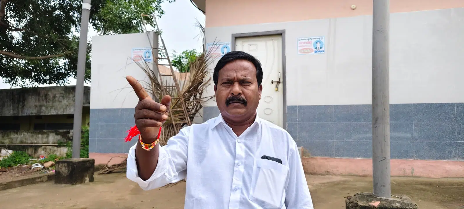 ములుగులో బస్టాండ్ మరుగుదొడ్లు మూసివేతపై విమర్శలు