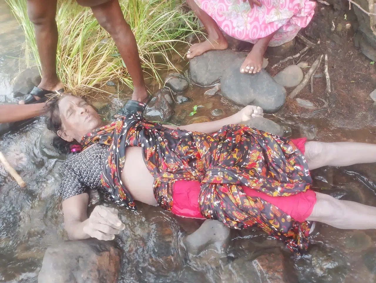 వాగులో కొట్టుకుపోయి గిరిజన మహిళ మృతి