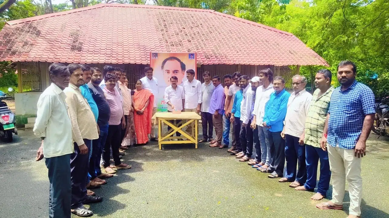 వెంకటాపురంలో ఘనంగా రాజీవ్ గాంధీ జయంతి వేడుకలు