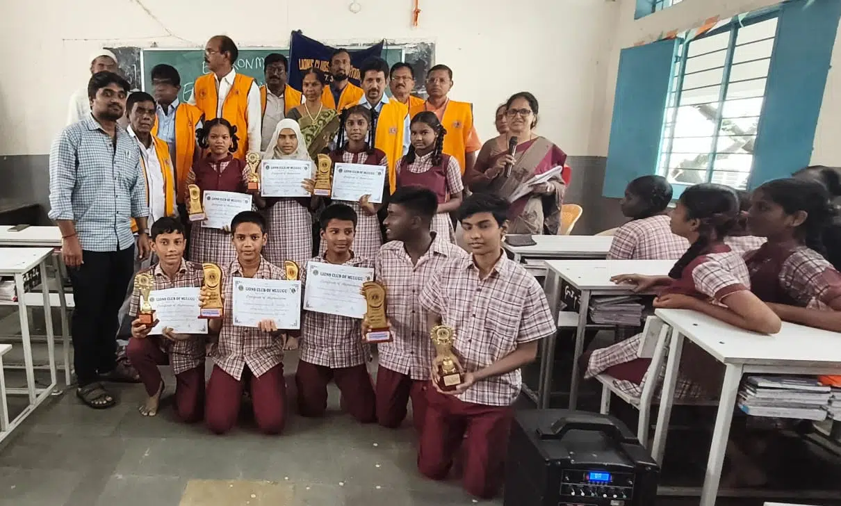 లయన్స్ క్లబ్ ములుగు ఆధ్వర్యంలో వ్యాసరచన పోటీలు